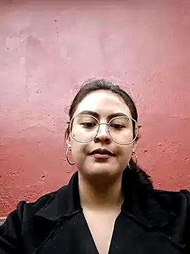 lara moon25 online show from March 2025 07:23:02 PM