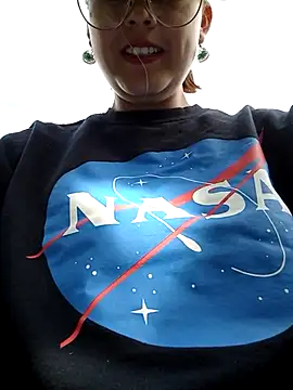 lara moon25 online show from September 2025 08:42:01 PM