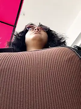 lara moon25 online show from December 2025 06:49:01 PM