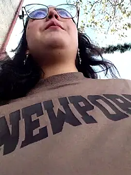 lara moon25 online show from December 2025 07:10:01 PM