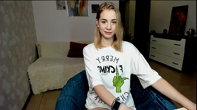 Snapshot of LunaBelli chatting on January 2025 06:45:02 AM LunaBelli online show from January 2025 06:45:02 AM