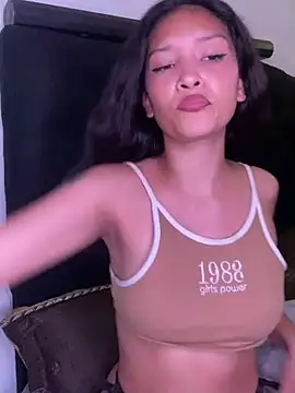 Snapshot of baby_lizy chatting on December 2024 10:31:01 PM baby lizy online show from December 2024 10:31:01 PM