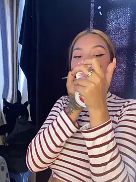 Snapshot of baby_lizy chatting on January 2025 08:37:01 PM baby lizy online show from January 2025 08:37:01 PM