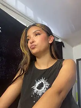 Snapshot of baby_lizy chatting on March 2025 09:10:02 PM baby lizy online show from March 2025 09:10:02 PM