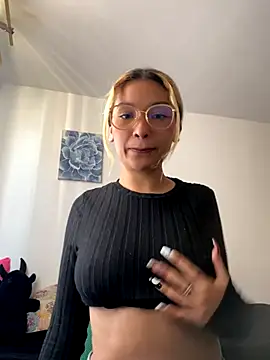 Snapshot of baby_lizy chatting on September 2025 09:18:01 PM baby lizy online show from September 2025 09:18:01 PM