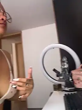 Snapshot of baby_lizy chatting on September 2025 05:29:02 PM baby lizy online show from September 2025 05:29:02 PM