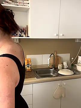 Snapshot of WhiteWomen chatting on November 2025 05:57:02 PM WhiteWomen online show from November 2025 05:57:02 PM