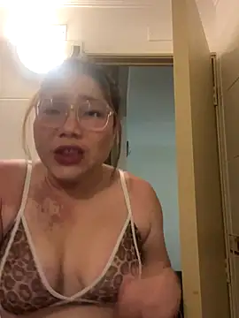 Snapshot of WhiteWomen chatting on November 2025 11:21:02 PM WhiteWomen online show from November 2025 11:21:02 PM