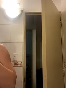 Snapshot of WhiteWomen chatting on November 2025 11:21:02 PM WhiteWomen online show from November 2025 11:21:02 PM