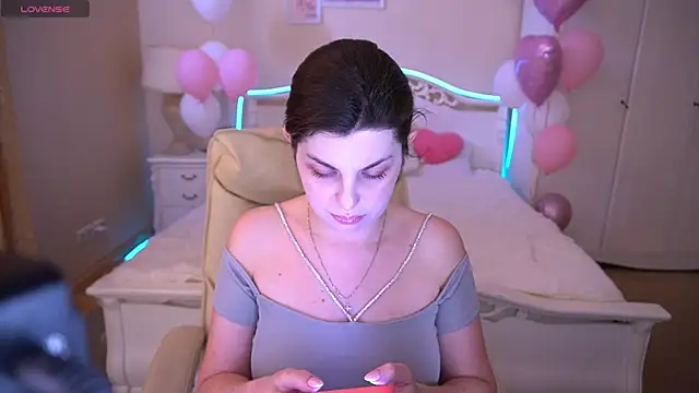 Snapshot of MirandaWong chatting on February 2025 12:48:02 PM MirandaWong online show from February 2025 12:48:02 PM