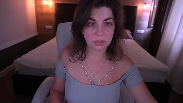 Snapshot of MirandaWong chatting on September 2025 06:13:01 AM MirandaWong online show from September 2025 06:13:01 AM