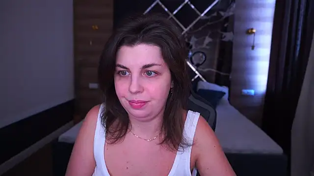 Snapshot of MirandaWong chatting on September 2025 05:23:01 AM MirandaWong online show from September 2025 05:23:01 AM