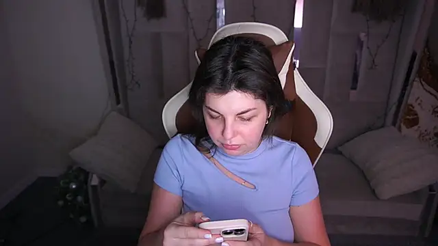 Snapshot of MirandaWong chatting on February 2026 05:27:02 AM MirandaWong online show from February 2026 05:27:02 AM