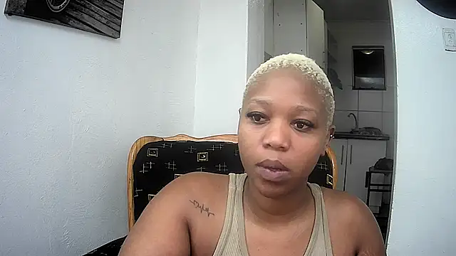 Snapshot of GoldenPussyXOXO chatting on February 2026 09:24:02 PM GoldenPussyXOXO online show from February 2026 09:24:02 PM