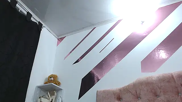 Kitten Hot  online show from September 2025 10:26:02 AM