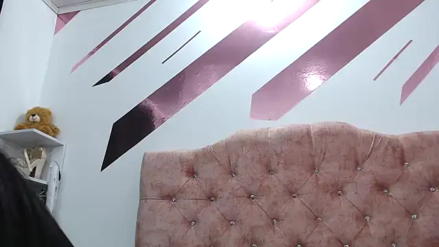 Kitten Hot  online show from September 2025 11:16:01 PM