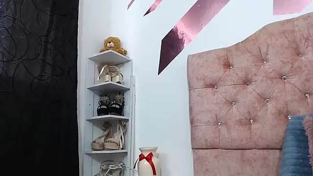 Kitten Hot  online show from October 2025 11:42:01 AM