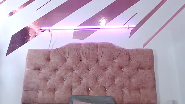 Snapshot of Kitten_Hot_ chatting on February 2026 05:05:02 PM Kitten Hot online show from February 2026 05:05:02 PM