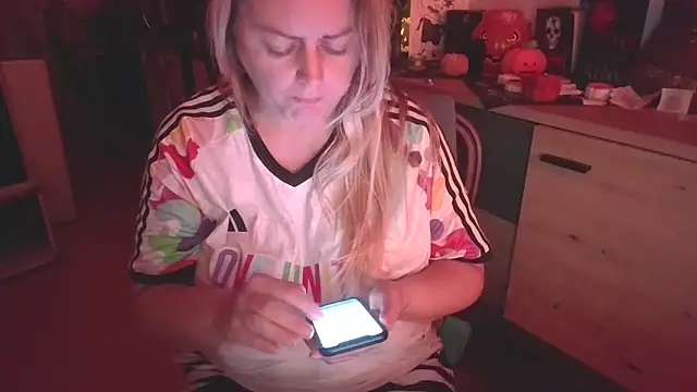 Meliss Official9 online show from October 2025 08:20:02 PM