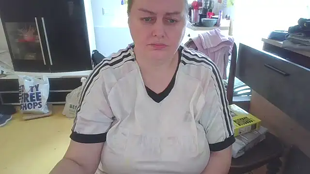 Snapshot of Meliss_Official9 chatting on April 2026 07:06:01 AM Meliss Official9 online show from April 2026 07:06:01 AM