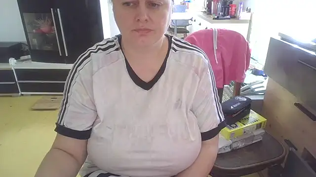 Snapshot of Meliss_Official9 chatting on April 2026 07:38:02 AM Meliss Official9 online show from April 2026 07:38:02 AM