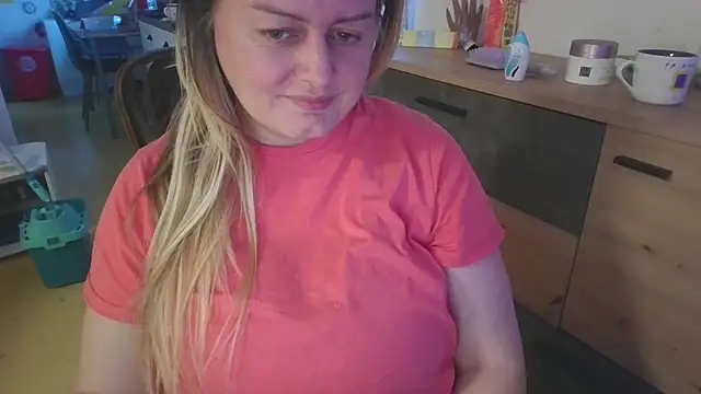 Snapshot of Meliss_Official9 chatting on April 2026 05:39:02 PM Meliss Official9 online show from April 2026 05:39:02 PM