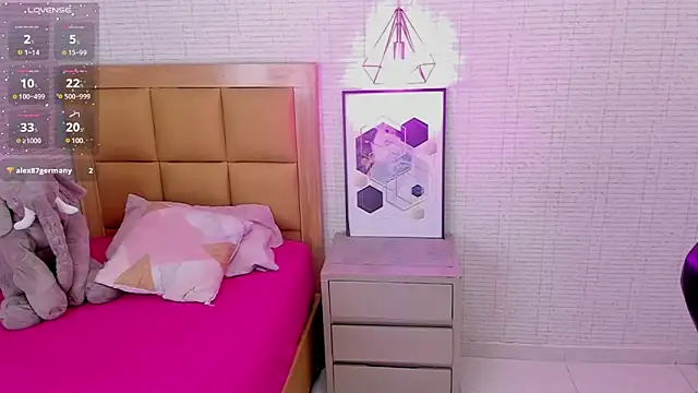 MAGNOLEROY online show from March 2025 07:47:02 PM