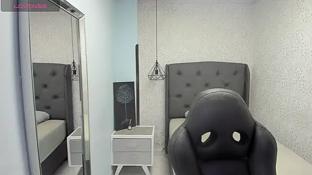 MAGNOLEROY online show from November 2025 12:29:02 PM