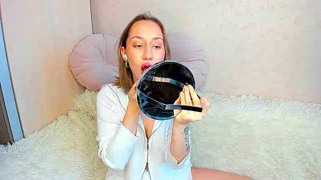 MelodyOfLovee online show from September 2025 04:44:01 AM