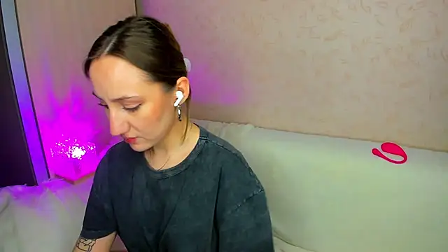 MelodyOfLovee online show from December 2025 11:03:02 PM