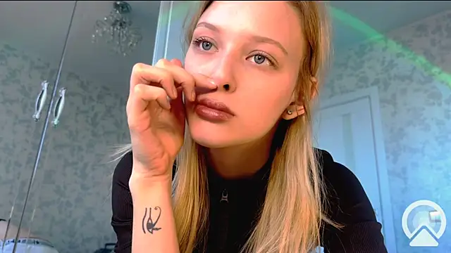 Evvie Summn1 online show from March 2025 03:20:01 AM