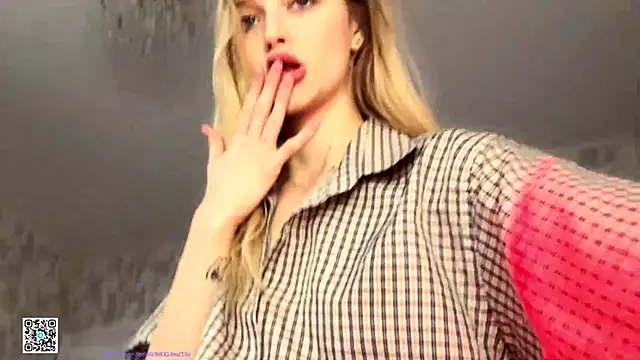 Evvie Summn1 online show from November 2025 07:36:02 AM