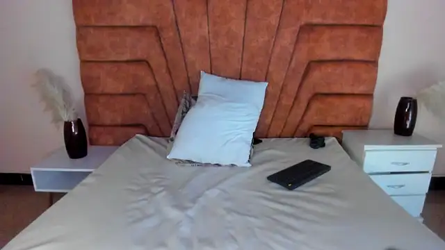 MAHIASMITH13 online show from March 2025 04:46:01 PM