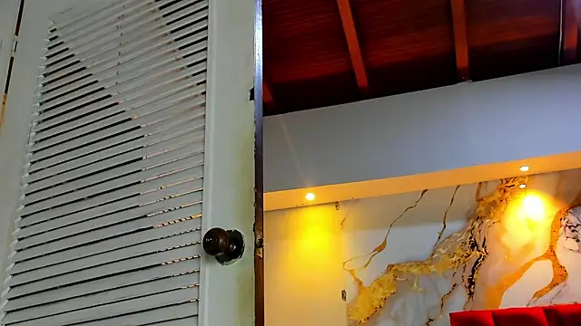 MAISE HILL1 online show from November 2025 01:12:02 PM