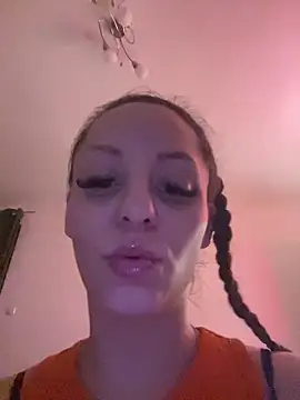 Chiara0102 online show from May 2026 09:42:02 PM