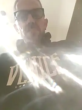 jonyfree1978 online show from December 2024 11:19:02 PM