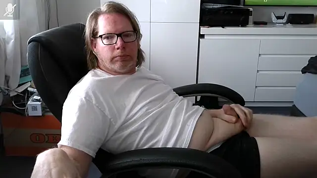 Snapshot of VSteph chatting on April 2026 12:19:02 PM VSteph online show from April 2026 12:19:02 PM