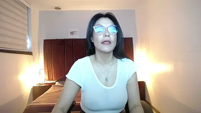 Snapshot of Zuzana21 chatting on December 2024 12:35:01 PM Zuzana21 online show from December 2024 12:35:01 PM