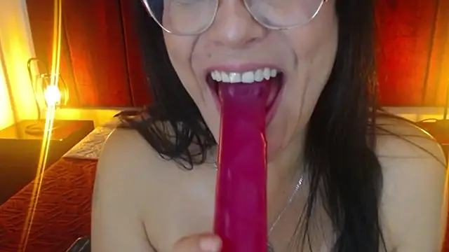 Snapshot of Zuzana21 chatting on January 2025 03:57:02 PM Zuzana21 online show from January 2025 03:57:02 PM