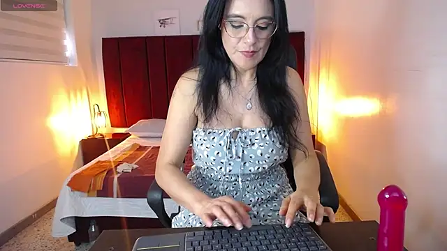 Snapshot of Zuzana21 chatting on February 2025 04:47:02 PM Zuzana21 online show from February 2025 04:47:02 PM