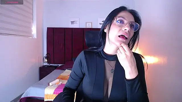 Snapshot of Zuzana21 chatting on March 2025 01:07:01 PM Zuzana21 online show from March 2025 01:07:01 PM