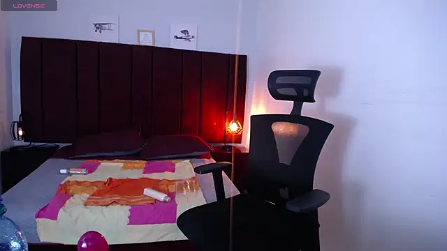 Snapshot of Zuzana21 chatting on March 2025 04:11:01 PM Zuzana21 online show from March 2025 04:11:01 PM