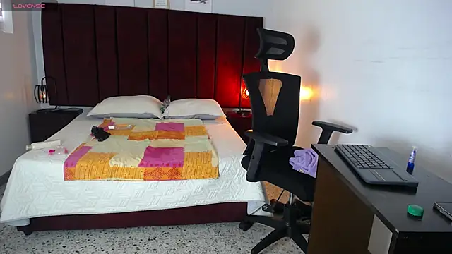 Snapshot of Zuzana21 chatting on March 2025 04:03:02 PM Zuzana21 online show from March 2025 04:03:02 PM