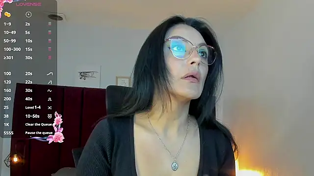 Snapshot of Zuzana21 chatting on March 2025 01:01:02 PM Zuzana21 online show from March 2025 01:01:02 PM