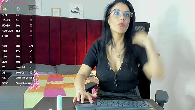 Snapshot of Zuzana21 chatting on March 2025 04:07:02 PM Zuzana21 online show from March 2025 04:07:02 PM