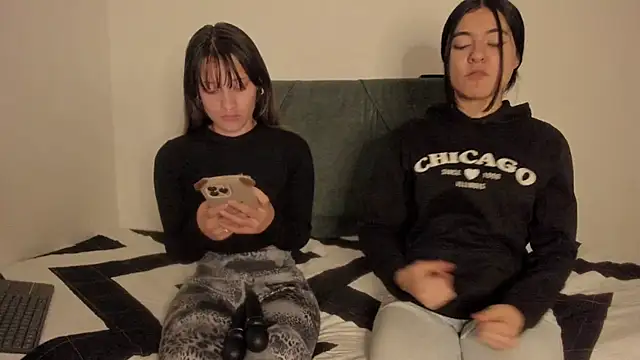 Gabby and Alice online show from November 2025 09:37:01 PM