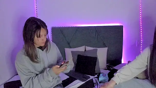 Gabby and Alice online show from November 2025 01:40:01 AM