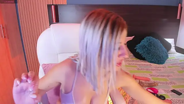 Snapshot of melody_starr chatting on February 2025 09:16:02 PM melody starr online show from February 2025 09:16:02 PM