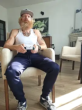 Gingerbeard40 online show from November 2025 08:58:01 AM