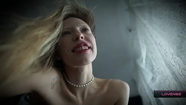  Phantom thread  online show from December 2025 09:25:01 AM